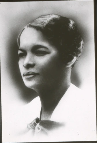 Black-and-white portrait of Eliza Farish Pillars